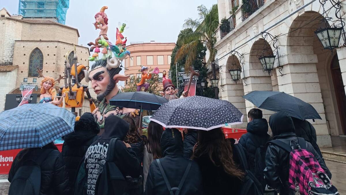 Cómo afecta la lluvia al trabajo de montaje de una falla