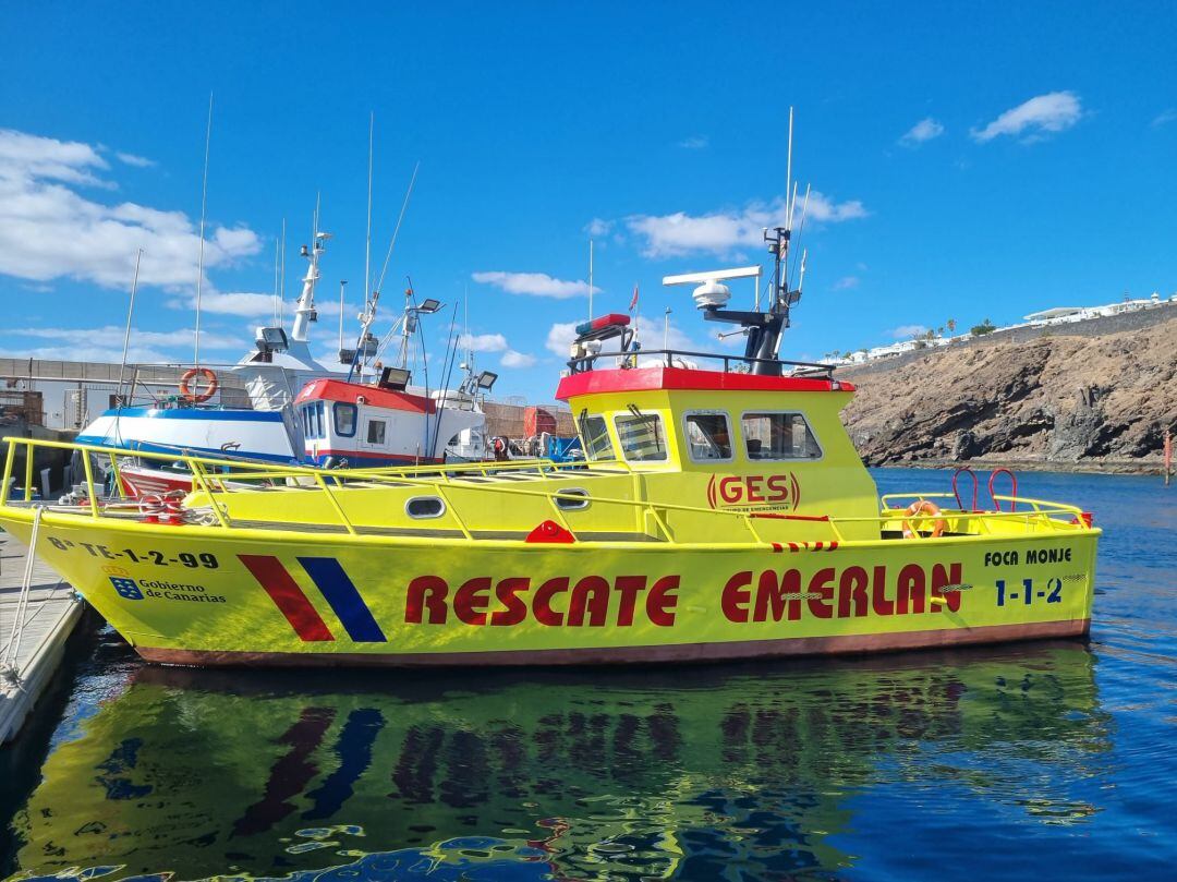 La embarcación de EMERLAN en el muelle de La Tiñosa.