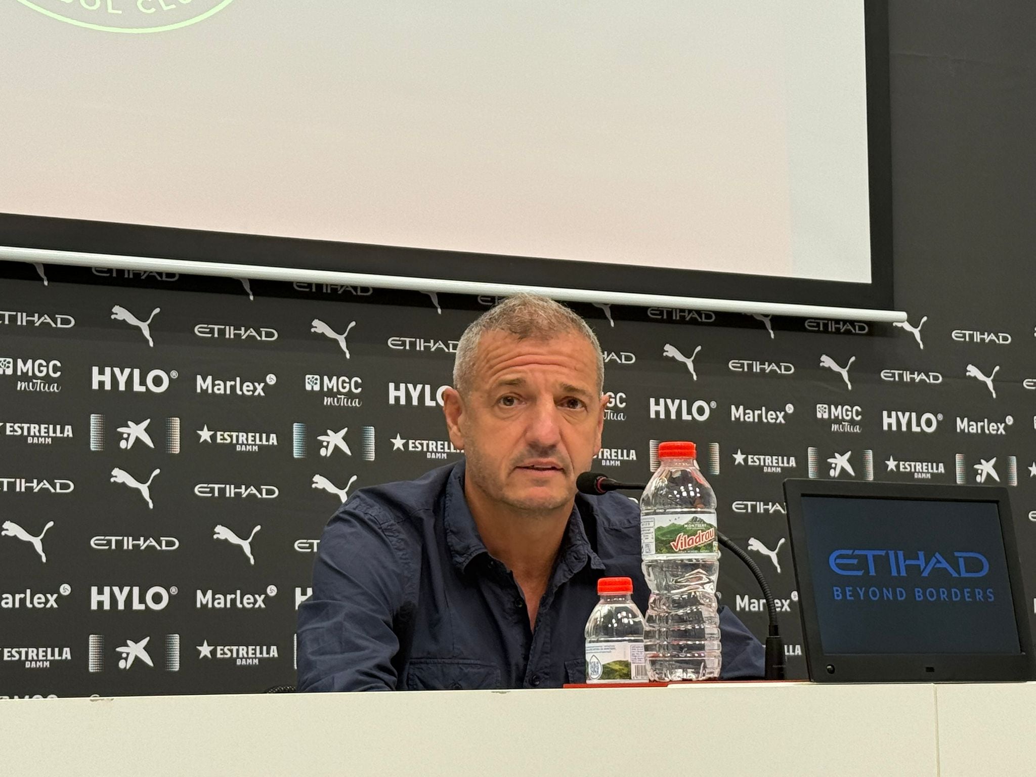 Quique Cárcel a la roda de premsa de valoració de mercat.