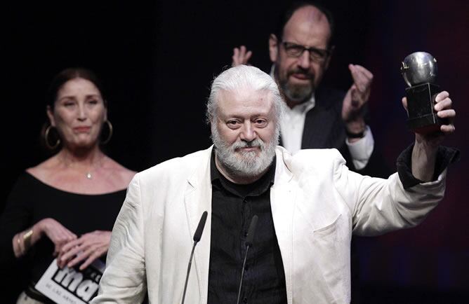 El director teatral Mario Gas recibe el premio a la mejor dirección de escena durante la gala de la XVI edición de los Premios Max de teatro.