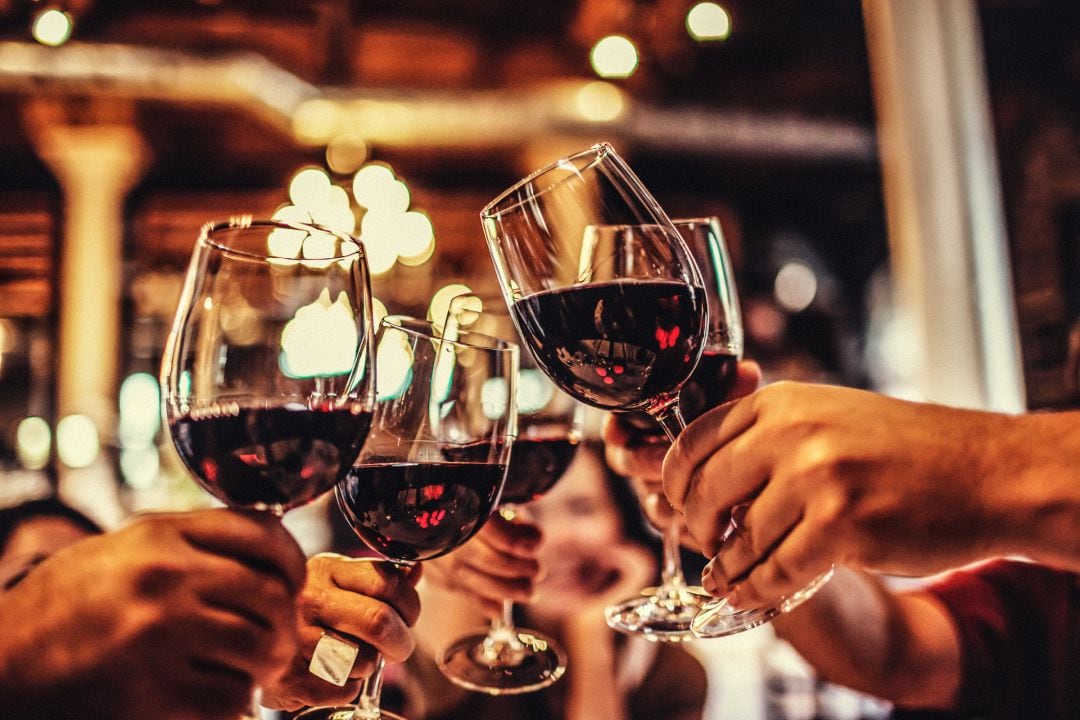 Brindis en la cena de empresa.