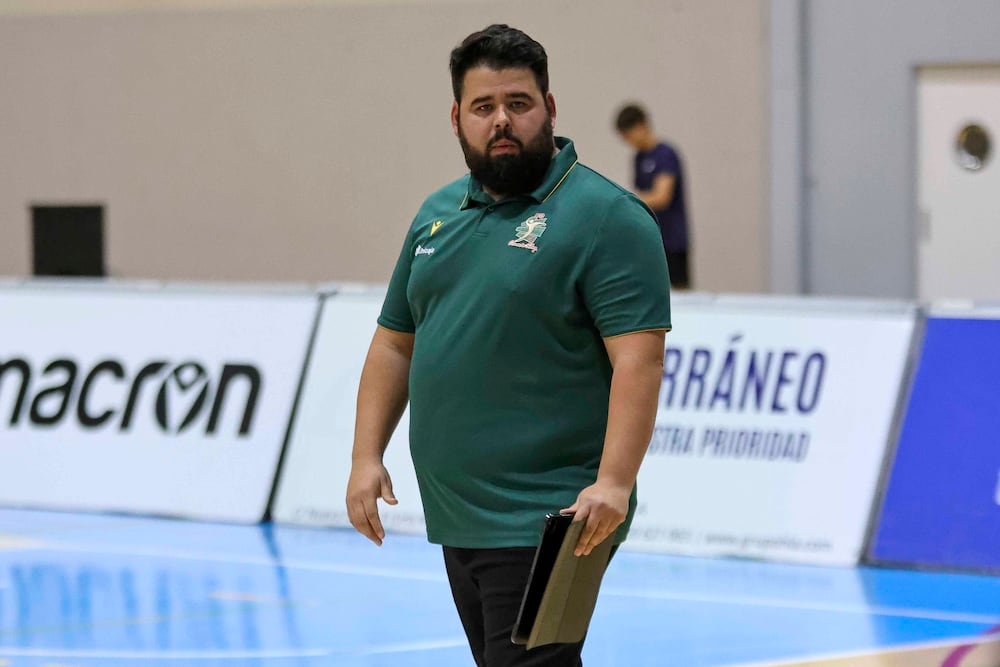 El técnico ahorrador no enciende la alarma ante este duelo, “no hay que volverse locos”, y ajusta los pequeños detalles que han impedido al menos puntuar: “En los cuartos sets hemos rozado ir al tie-break”.