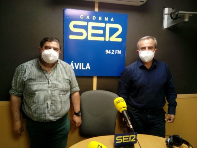 Raúl Muñoz (izq.) con Felipe Gómez en los estudios de Ser Ávila