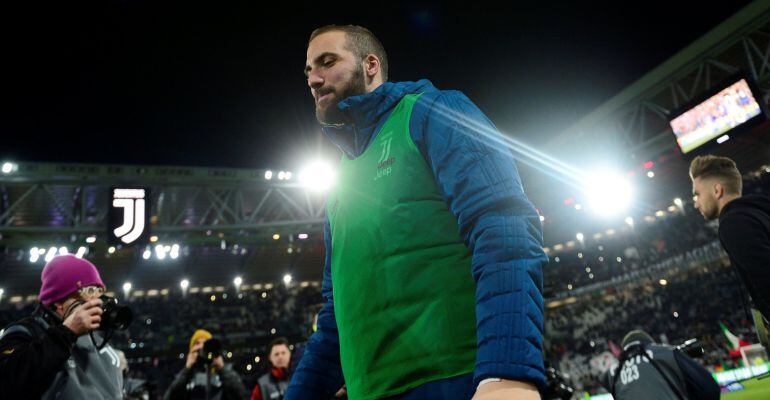 Gonzaño Higuaín, durante la previa de un partido