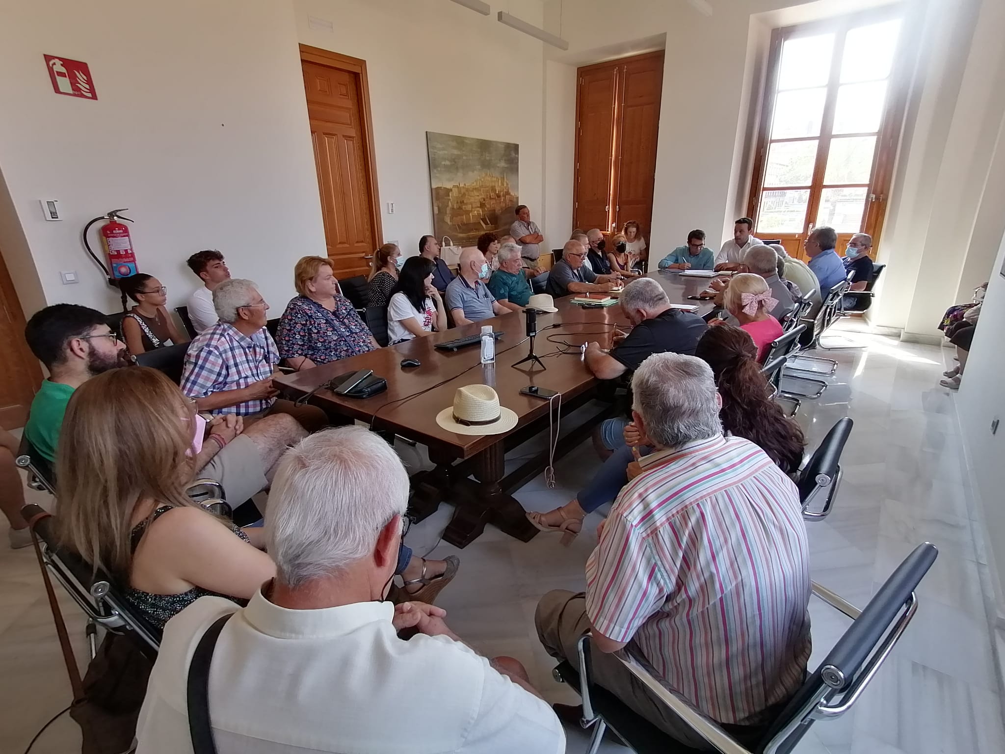 Reunión con asociaciones de vecinos de Linares en el Ayuntamiento.