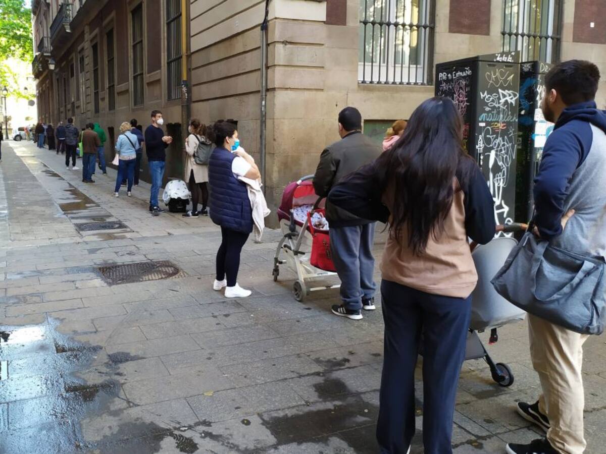 ENTREVISTA Caty (vol inscriure la defunció de la seva mare). Continua el col·lapse al Registre Civil de Barcelona