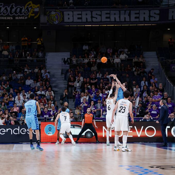 L'acció polèmica del partit amb el llançament des del perímetre de Kyle Kuric a quatre segons pel final