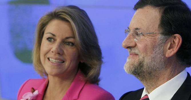 El líder del PP, Mariano Rajoy, junto a la presidenta regional del partido y presidenta electa de Castilla-La Mancha, María Dolores de Cospedal, durante la Junta Directiva Nacional que la formación ha celebrado en su sede principal, en la madrileña calle 