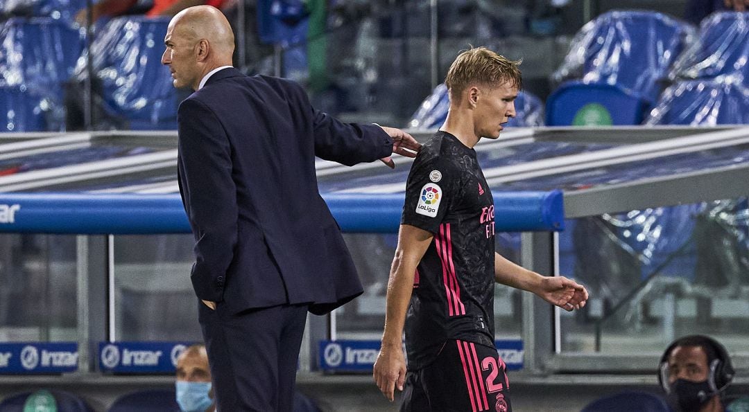 Zinedine Zidane y Martin Odegaard.