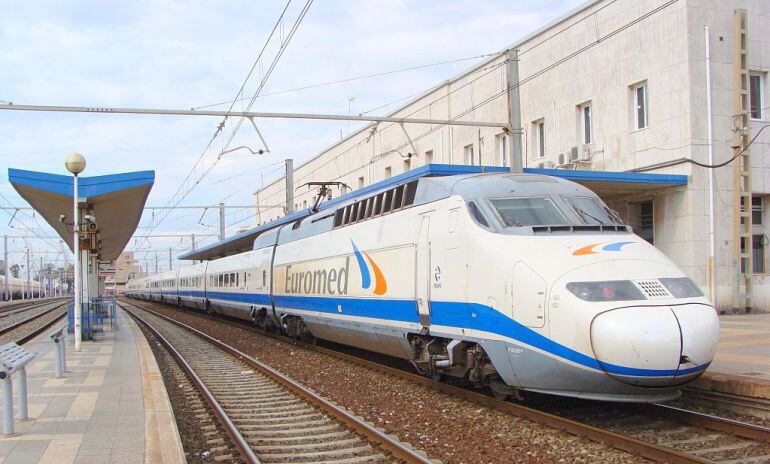 Un tren Euromed a l'estació de Tarragona