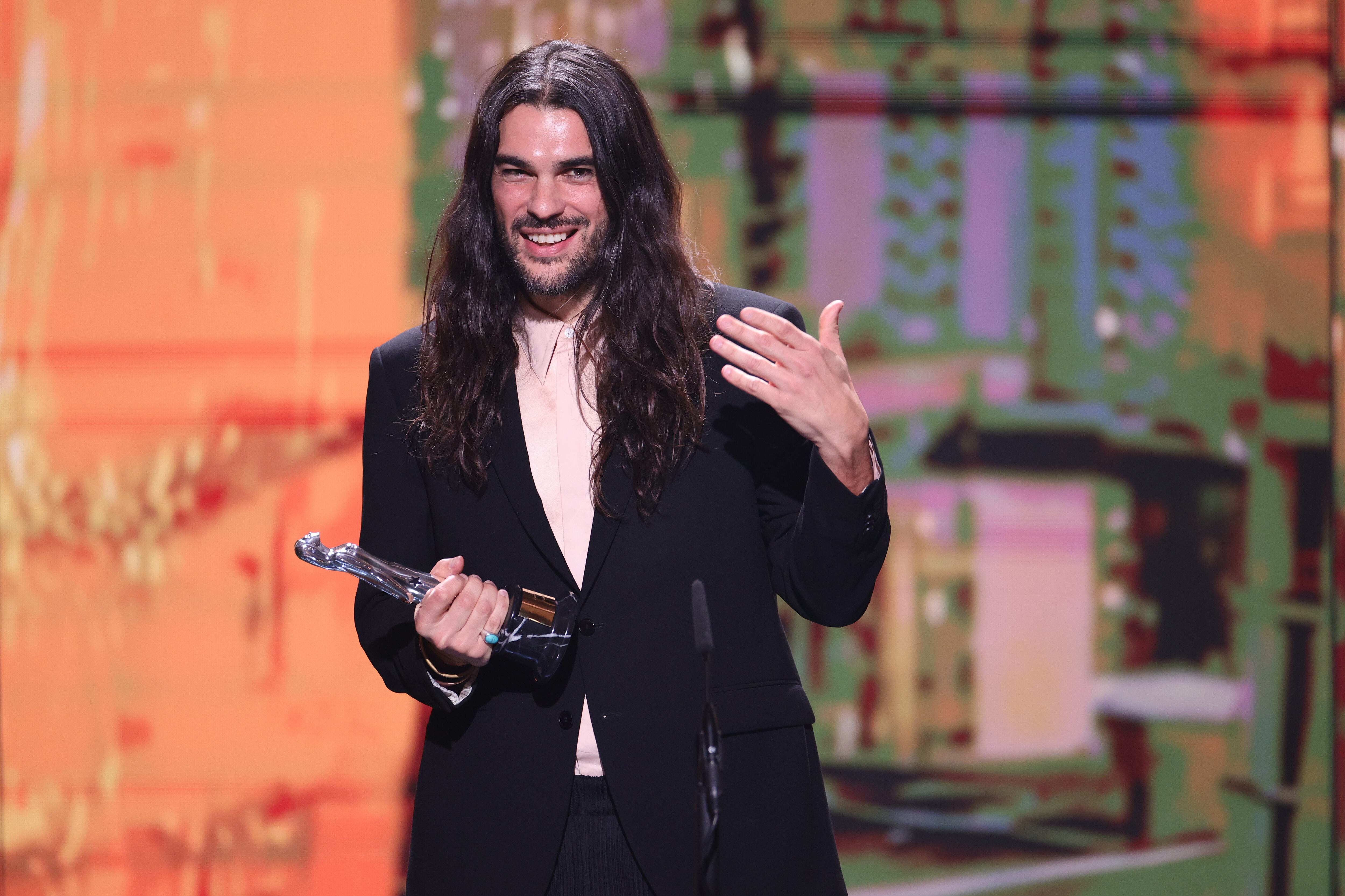 Oliver Laxe, en la ceremonia de los premios del cine europeo (Photo by Andreas Rentz/Getty Images)