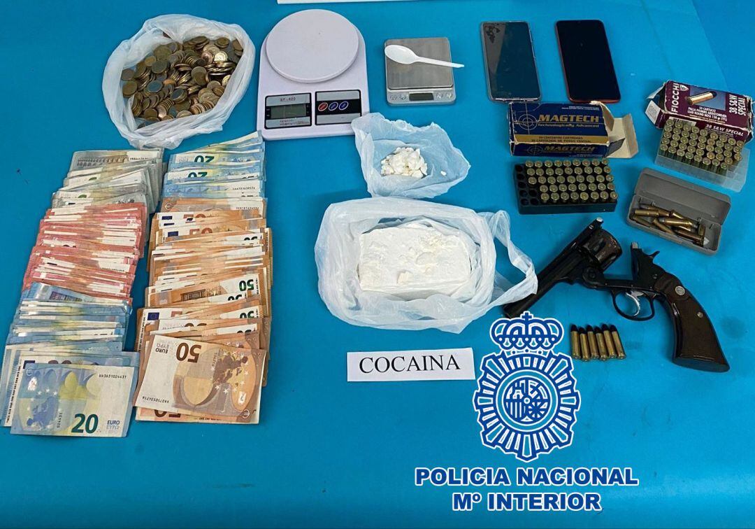 Material intervenido por la Policía Nacional en la operación "Corsario", en Linares.