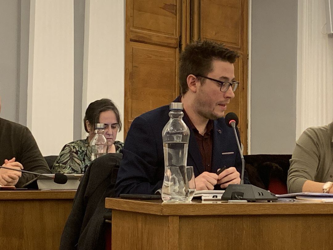 José María Magro defiende las posturas socialistas en uno de los plenos municipales