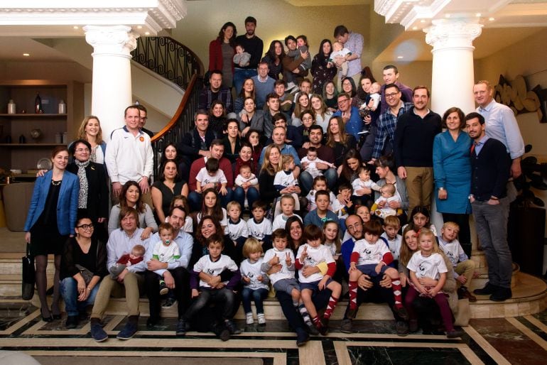 Foto de familia de treinta niños Erasmus este sábado en Madrid