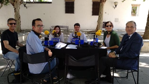 El equipo de Hoy por Hoy Córdoba durante la entrevista al candidato de IU, Pedro García.