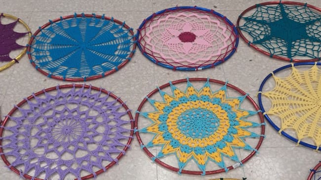 Imagen de los toldos que han elaborado unos vecinos de Azucaica, en Toledo