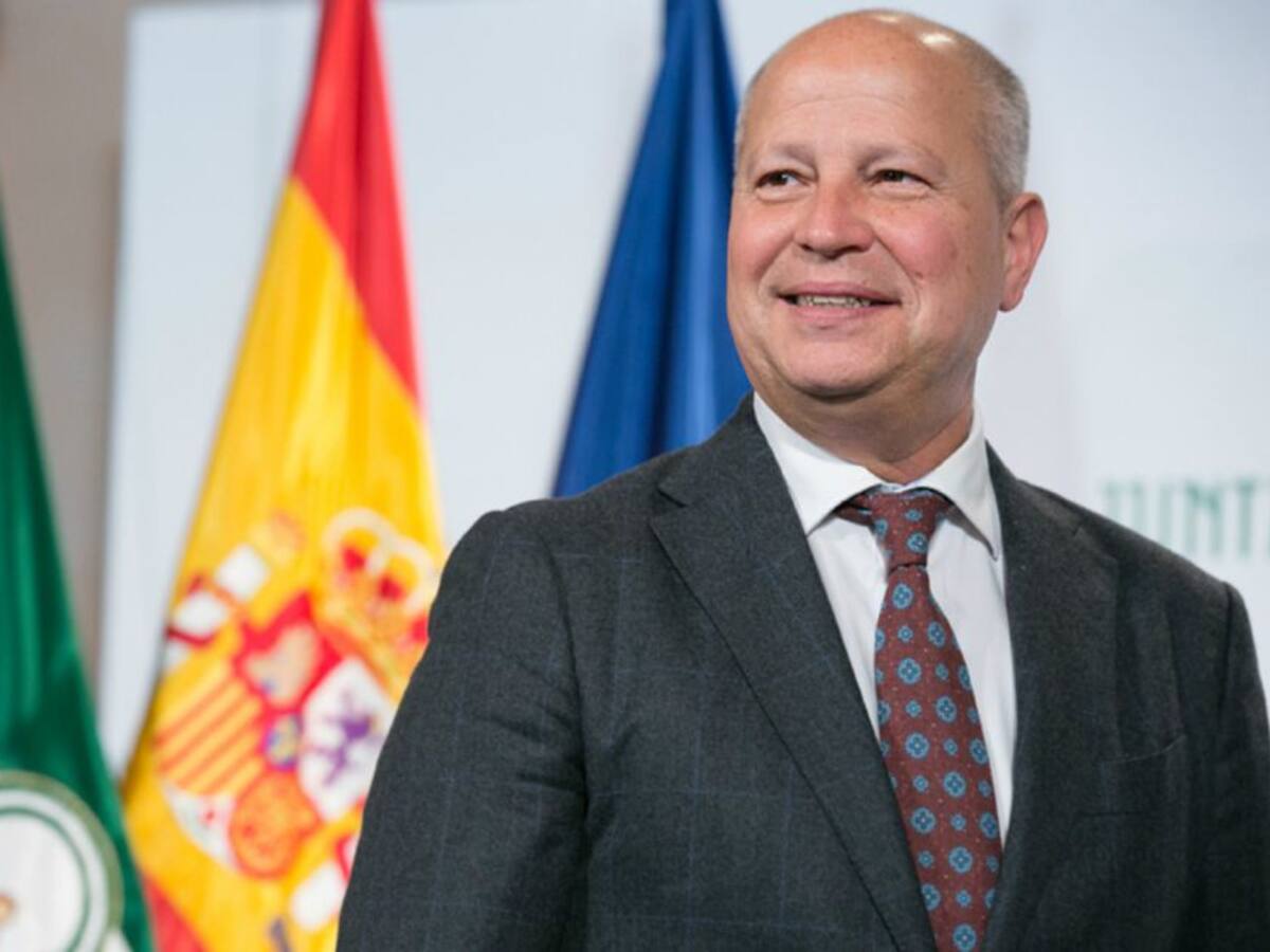 Imbroda: "Hemos puesto disponibilidad para que lleguen a un acuerdo"