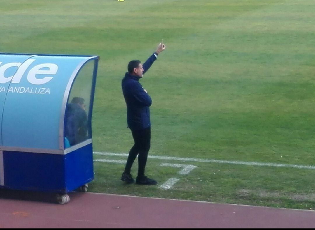 Palop dando instrucciones en el partido de ayer