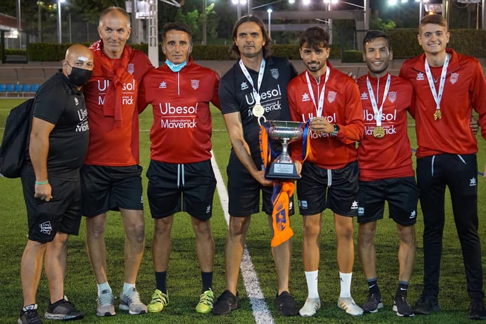 L'Atzeneta UE va alçar el trofeu com a campió de la Copa RFEF autonòmica