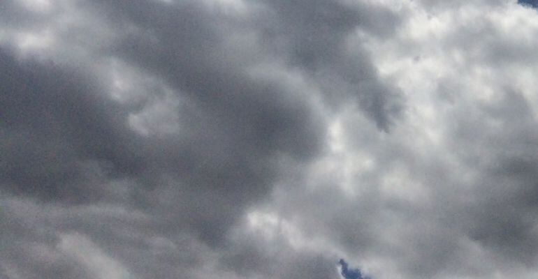 Hoy se esperan cielos cubiertos y no se descartan lluvias y nieve