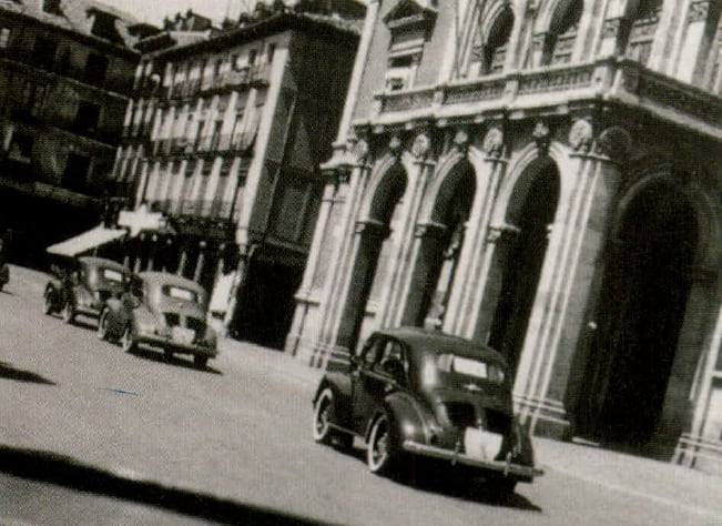 Primeros Renault 4 CV circulando por Valladolid