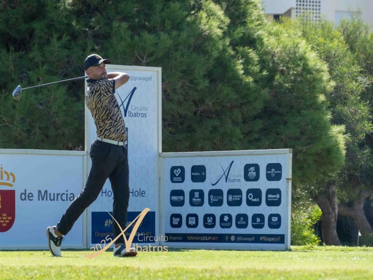 Aleix Vidal, del gol en el Almería al golf del Albatros