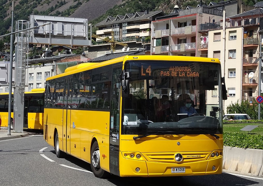 Un autobús de la companyia COOPALSA. Els xòfers estan disposats a anar a la vaga la setmana del 23 de gener si no s&#039;acosten posicions en una reunió del comitè d&#039;empresa de demà.