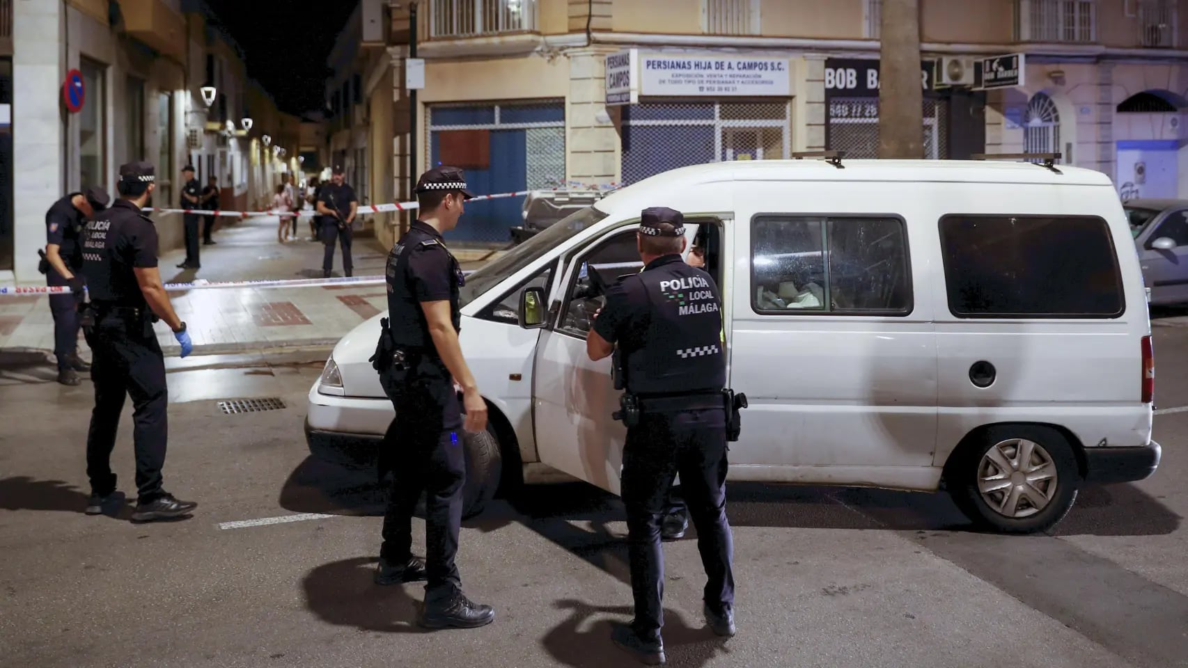 Agentes de la Policía Nacional en el barrio de la Trinidad de Málaga