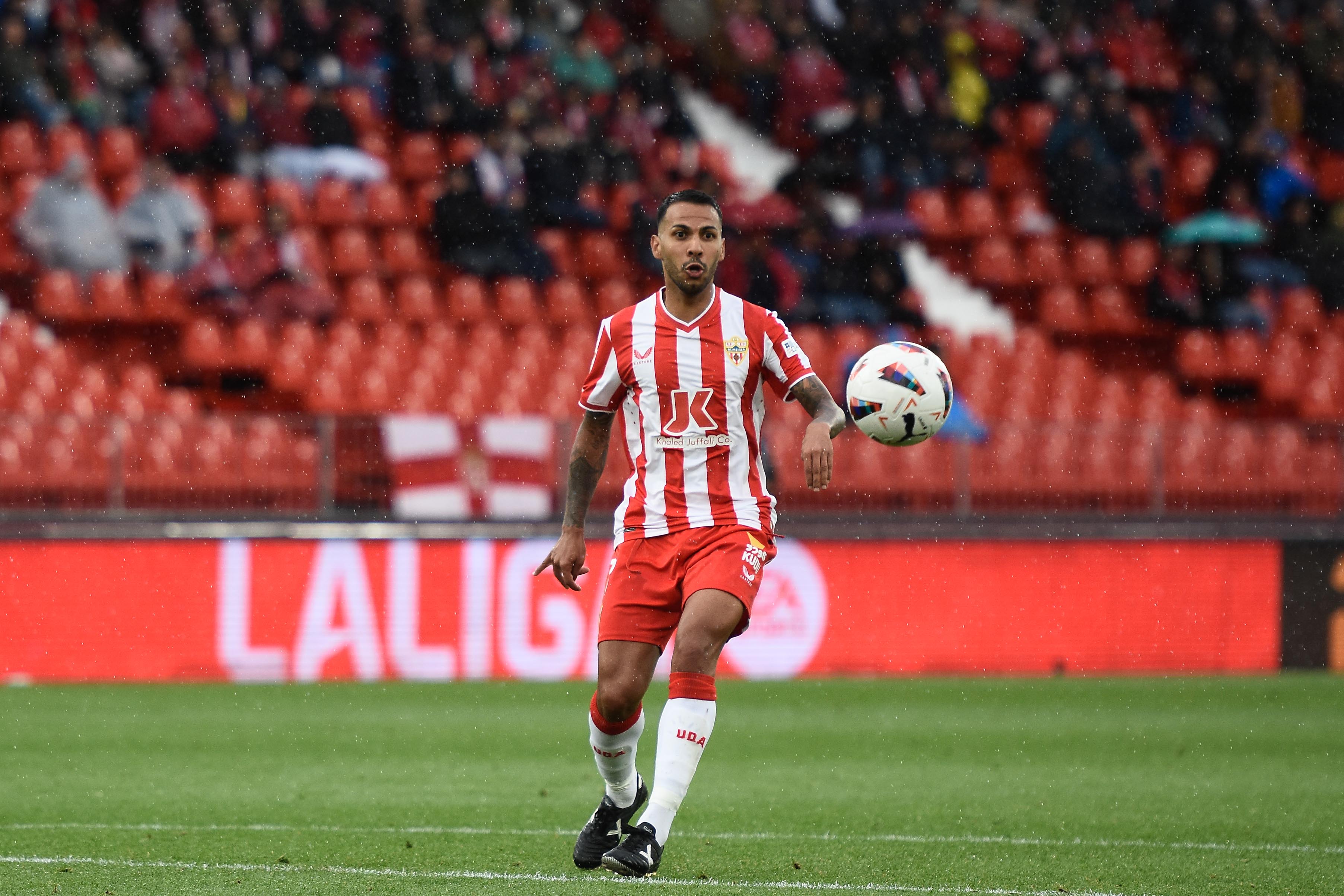 Jonathan Viera es pura fantasía en el campo; un futbolista un escalón por encima del resto.