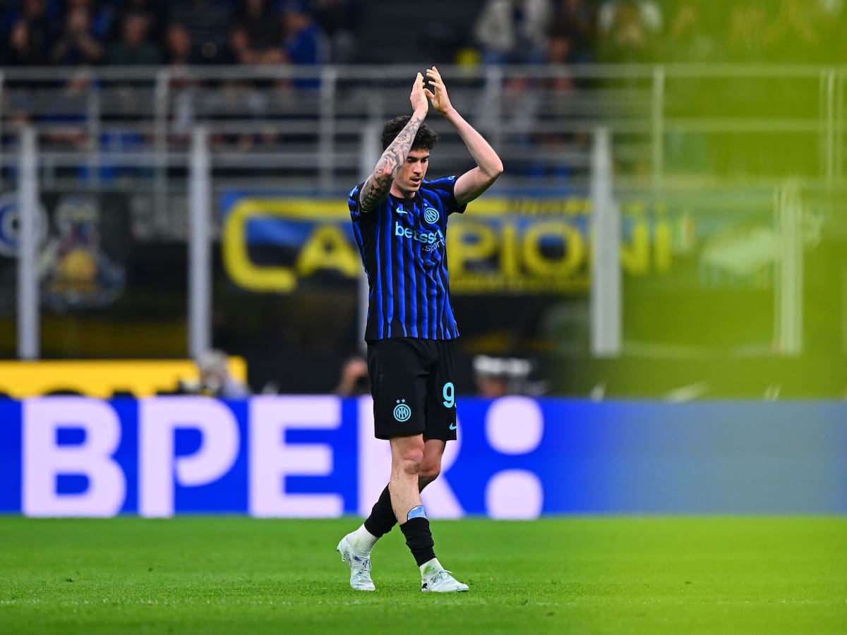 Bastoni, ovacionado en San Siro tras las críticas por la eliminación de Italia