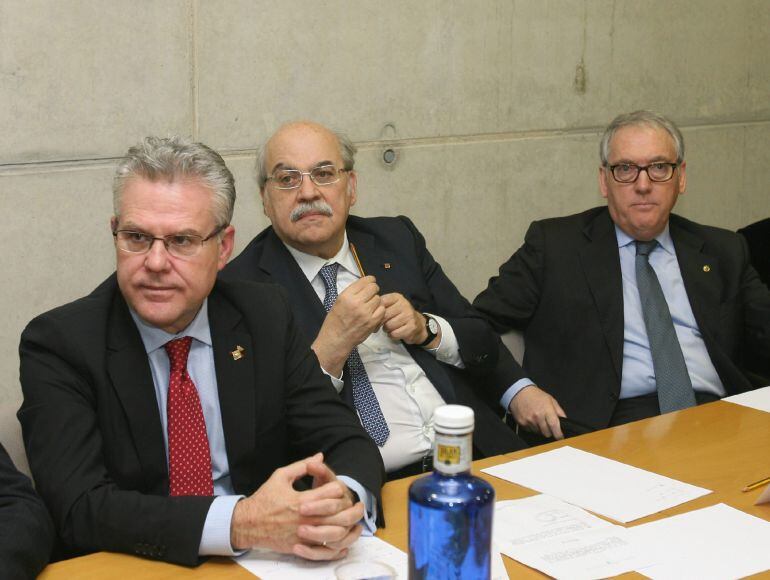 El Conseller d'Economia, Andreu Mas-Colell acompanyat per l'alcalde de Salou i l'alcalde de VIla-seca