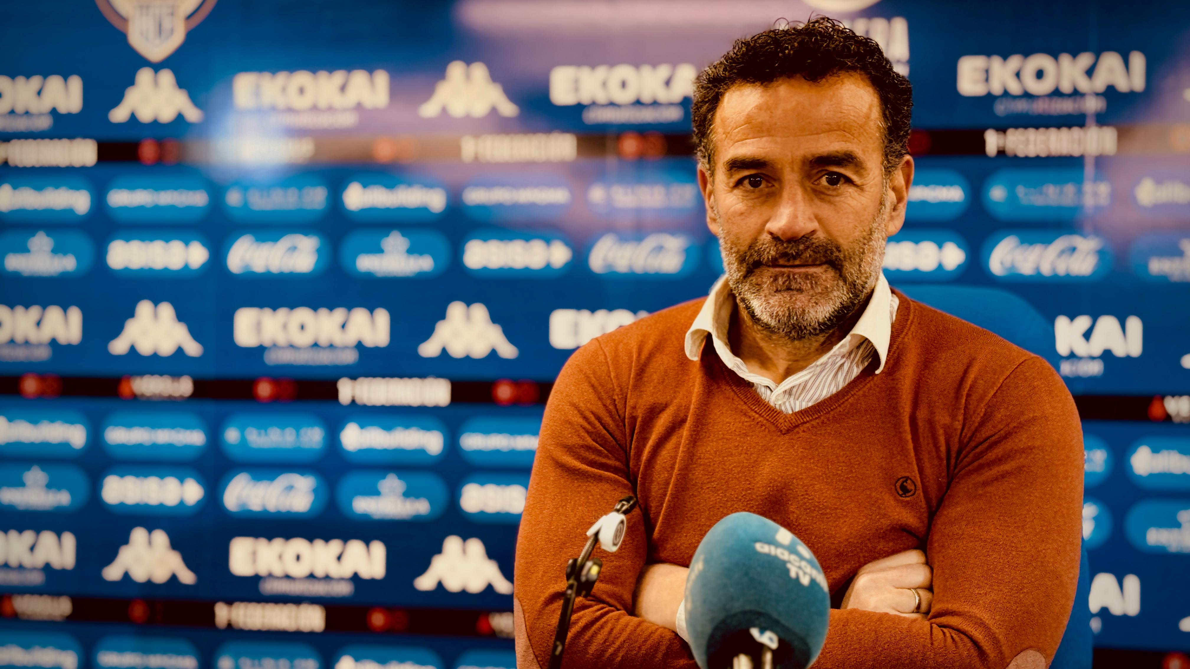 Paco Peña, directo deportivo del Hércules, en la sala de prensa del Rico Pérez