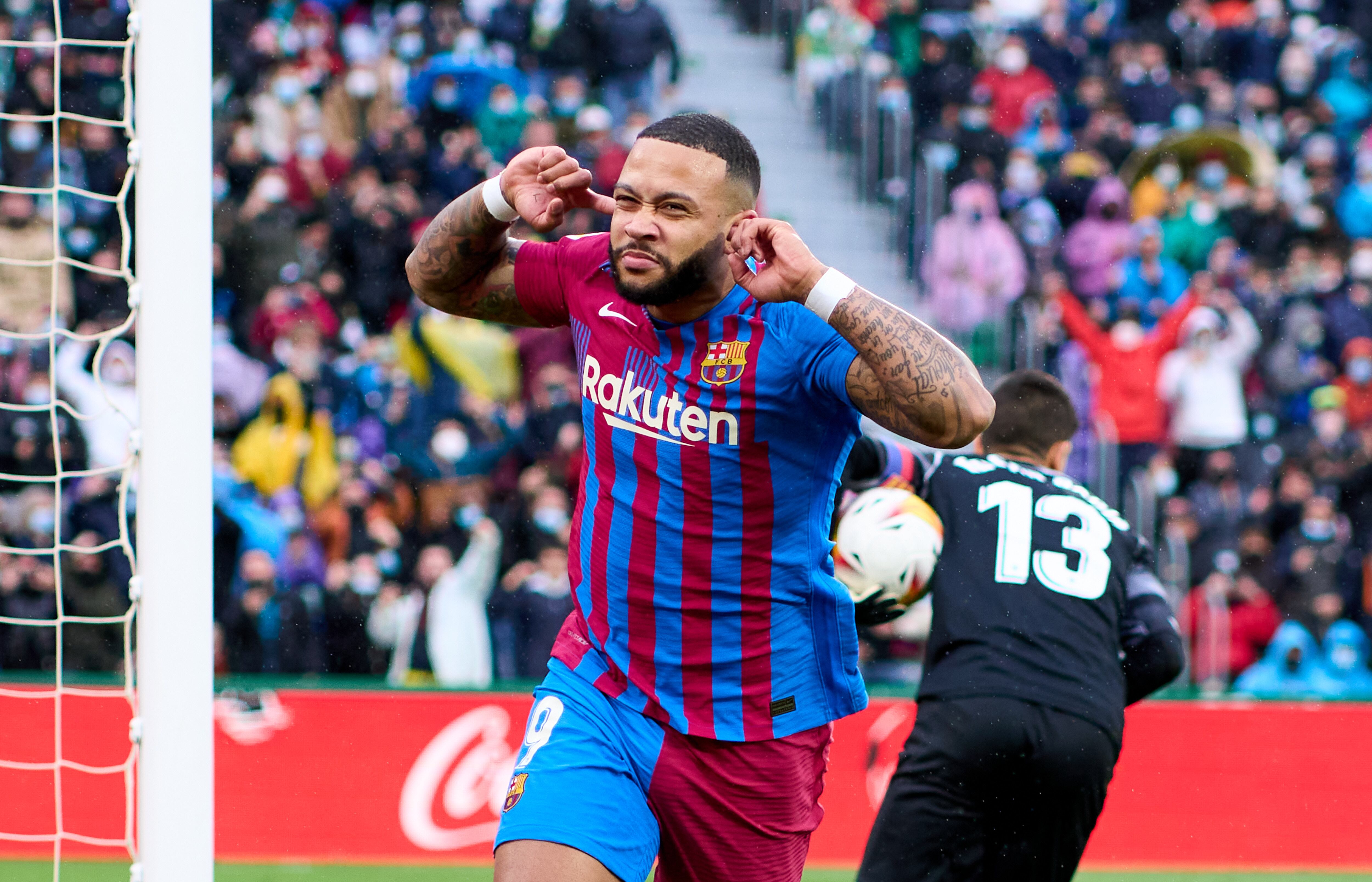 Memphis Depay celebra el 1-2