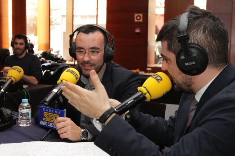 El alcalde de Vila-real, José Benlloch, en la bodeguilla de Radio Castellón Cadena SER en las fiestas de la Magdalena 2016.