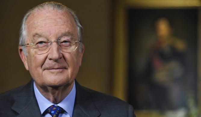 Fotografía de archivo del 18 de julio de 2012 del rey Alberto II de Bélgica durante la grabación de su discurso anual en el Palacio Real de Bruselas