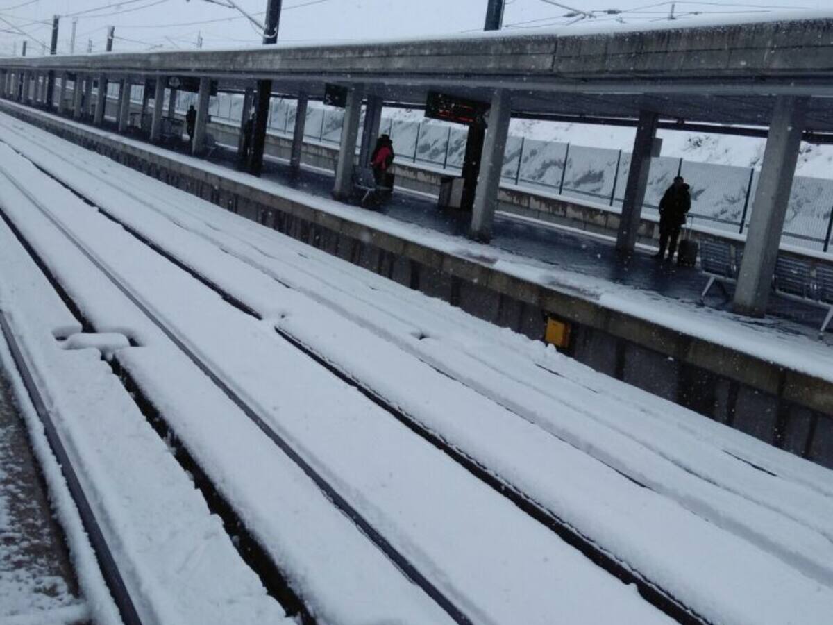 La nieve provoca numerosos retrasos en los trenes con parada en Segovia