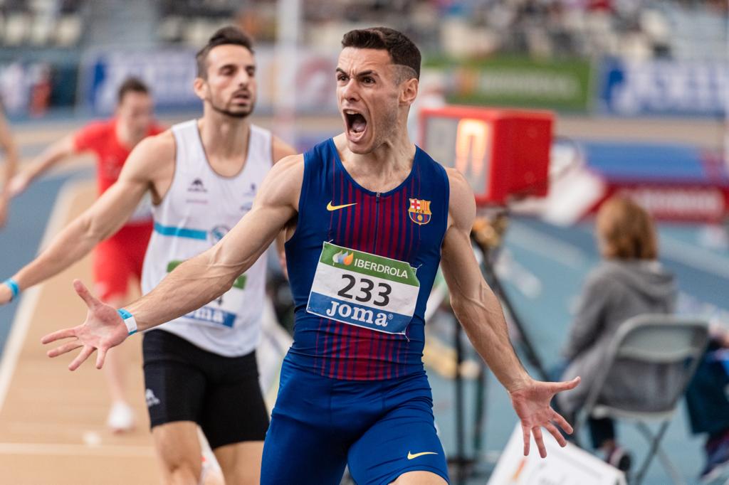 Manuel Guijarro celebra su medalla de plata