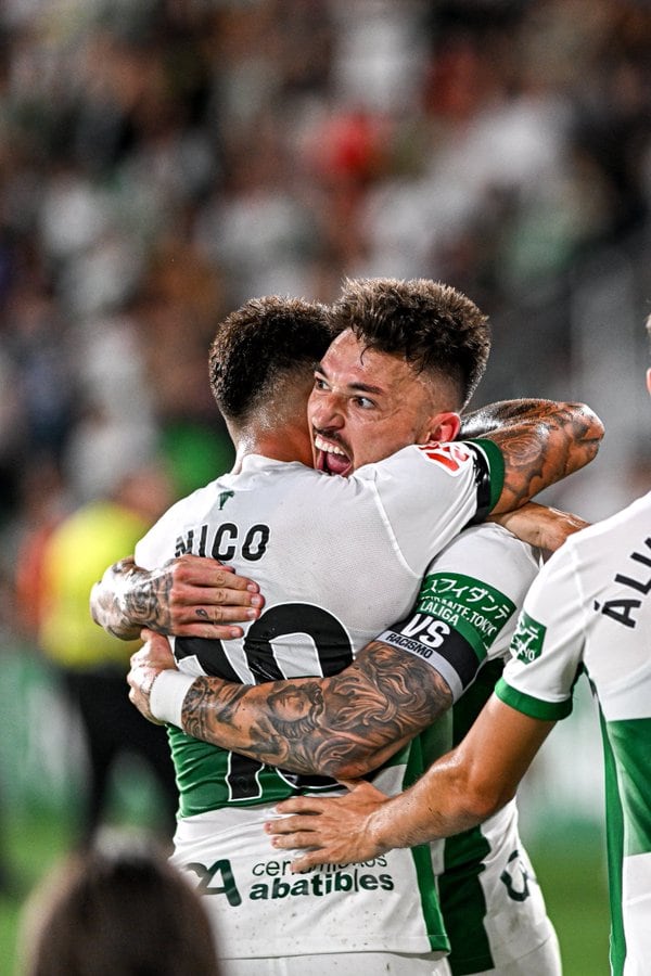 Josan y Nico Fernández celebran el primer tanto franjiverde ante el Córdoba