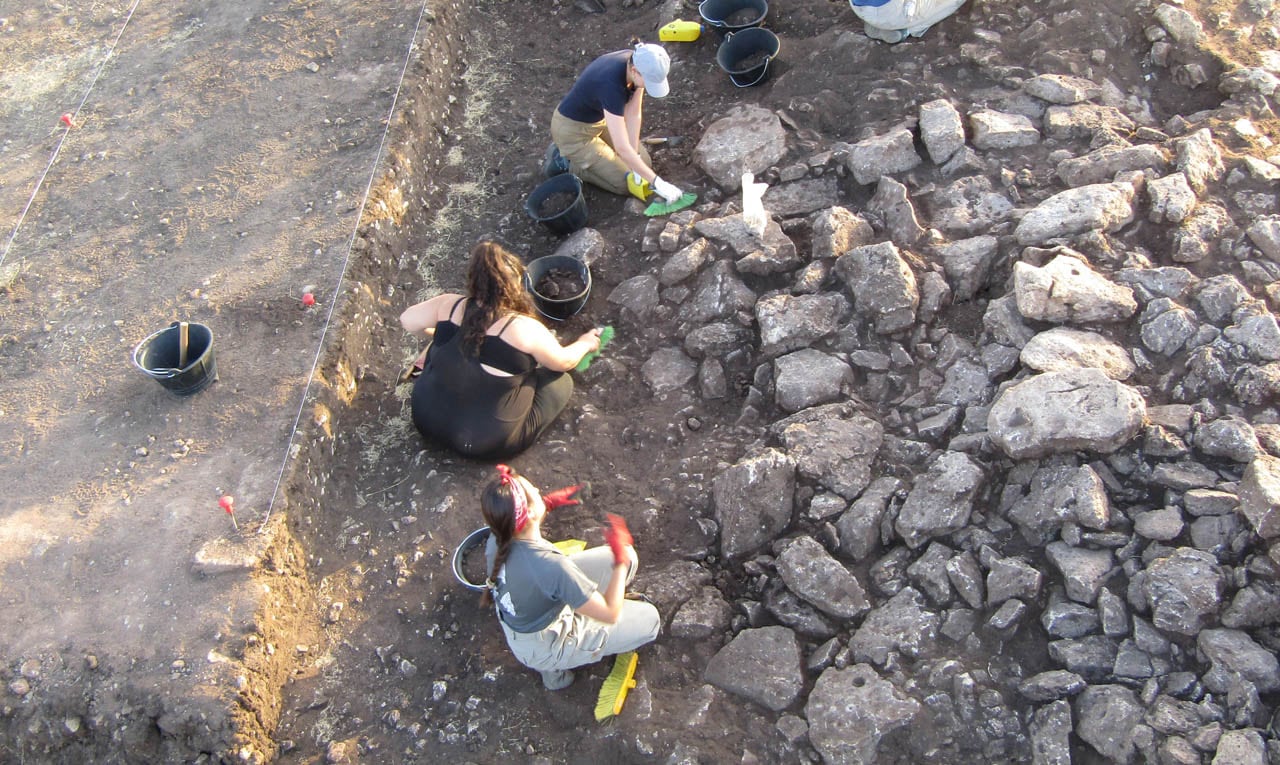 Consolidación de la muralla del yacimiento de Villavieja, en Fuentes de Cenas, anejo de Algarinejo (Granada)