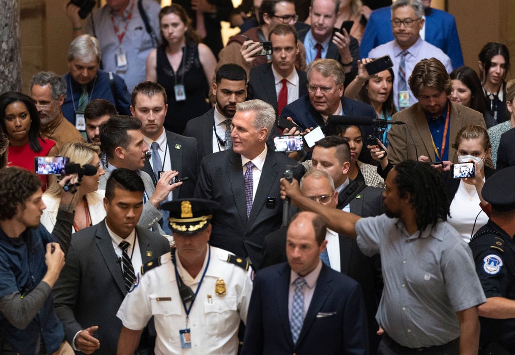 El republicano Kevin McCarthy después de que el Congreso de Estados Unidos haya aprobado el acuerdo entre demócratas y republicanos para elevar el techo de deuda.