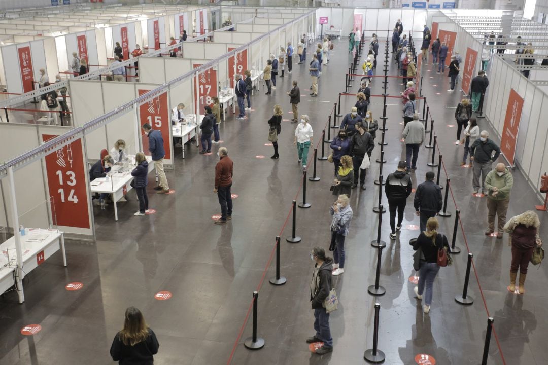 Punto de vacunación masiva en las Artes y las Ciencias