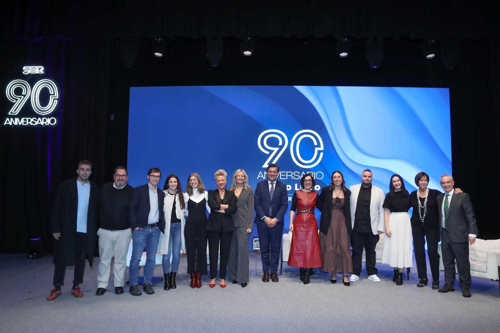 Radio Lugo celebra su 90 aniversario con la gala 'Todo por delante' en el auditorio Fuxan os Ventos.