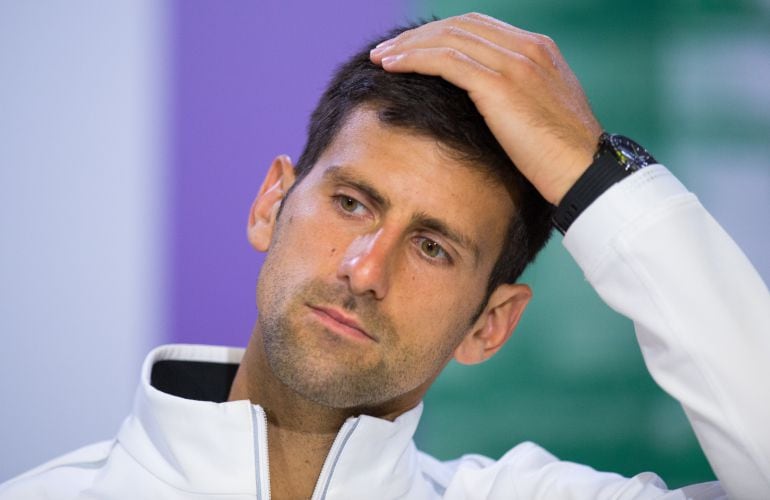 Djokovic, pensativo durante una rueda de prensa