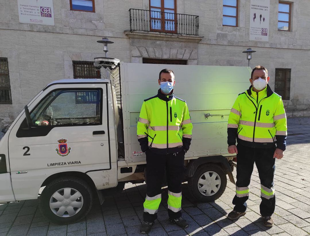 Gustavo Ormeño, a la izquierda, junto a Valentín San Juan, Oficial Coordinador de Limpieza en el Ayuntamiento de Ciudad Real