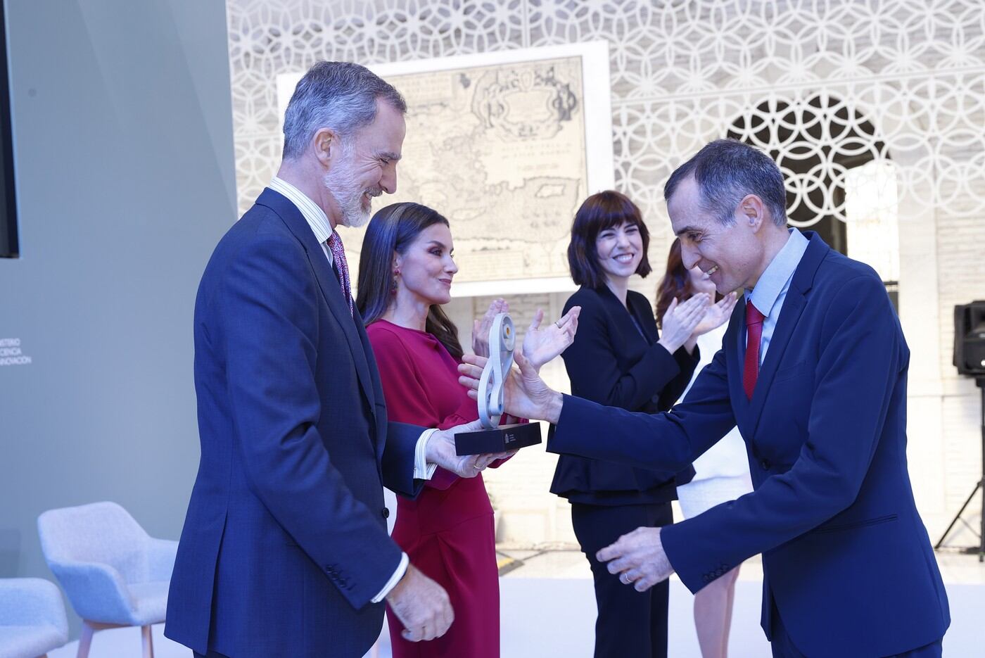 El Rey hace entrega del Premio Nacional de Investigación Alejandro Malaspina, en el área de ciencias y tecnologías de los recursos naturales a Fernando Tomás Maestre Gil.