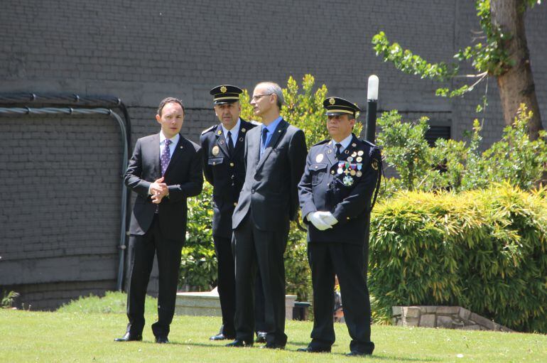 El ministre de Justícia i Interior, Xavier Espot, i el cap de Govern, Antoni Martí, durant la diada de la Policia.