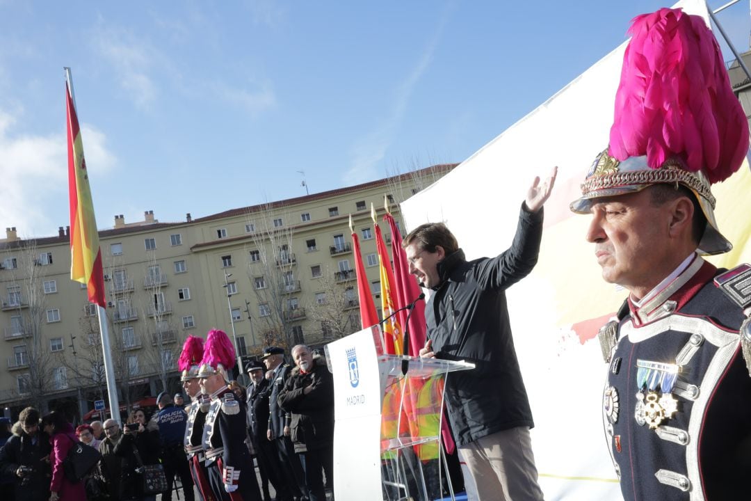 El alcalde de Madrid, José Luís Martínez-Almeida, durante el acto de homenaje a los trabajadores municipales de los Cuerpos de Seguridad y Emergencias del Ayuntamiento.