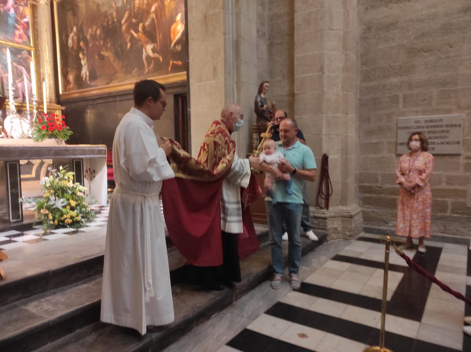 Presentación y bendición de niños ante el Santo Cristo de Los Milagros