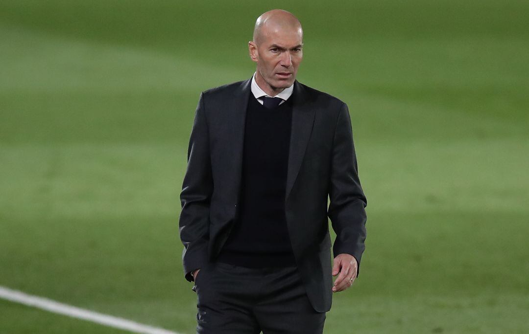 Zinedine Zidane en sus últimos minutos como entrenador blanco