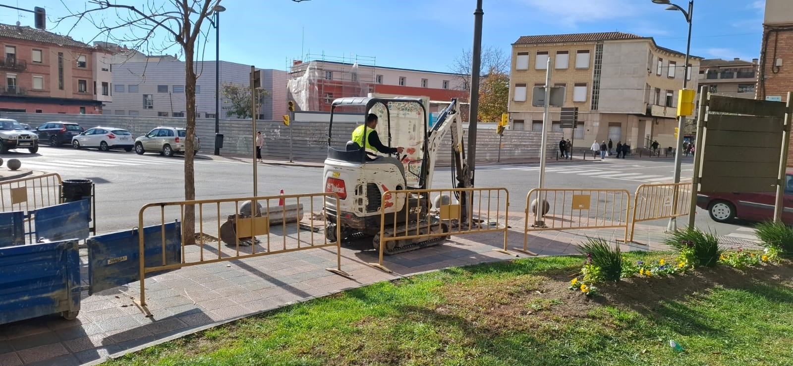 La pantalla se instala en el cruce de Avenida del Cinca con la Avenida San Josemaría Escrivá de Balaguer. Foto: Ayto. Barbastro